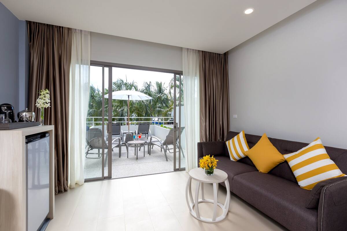 deluxe triple room (family wing) | 2 bedrooms, hypo-allergenic bedding, in-room safe, blackout curtains
