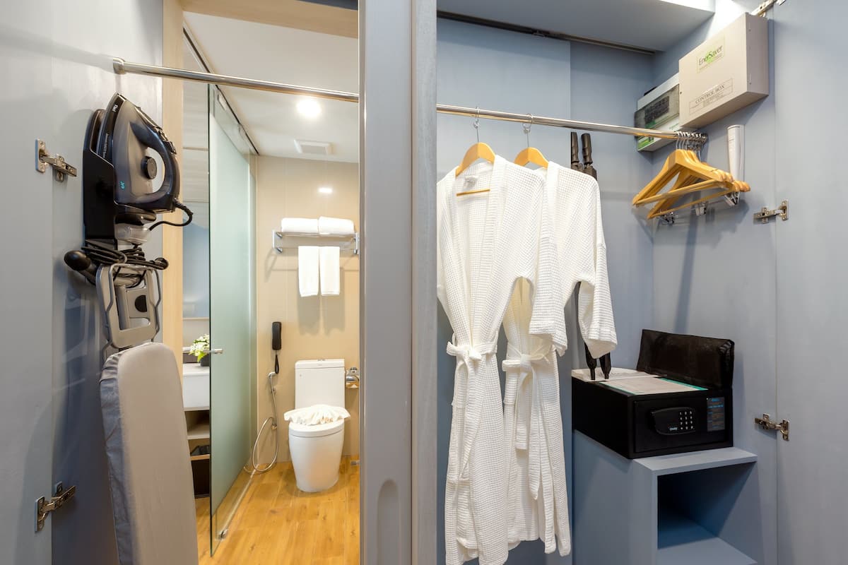 deluxe pool view (family wing) | bathroom amenities | shower, rainfall showerhead, designer toiletries, hair dryer