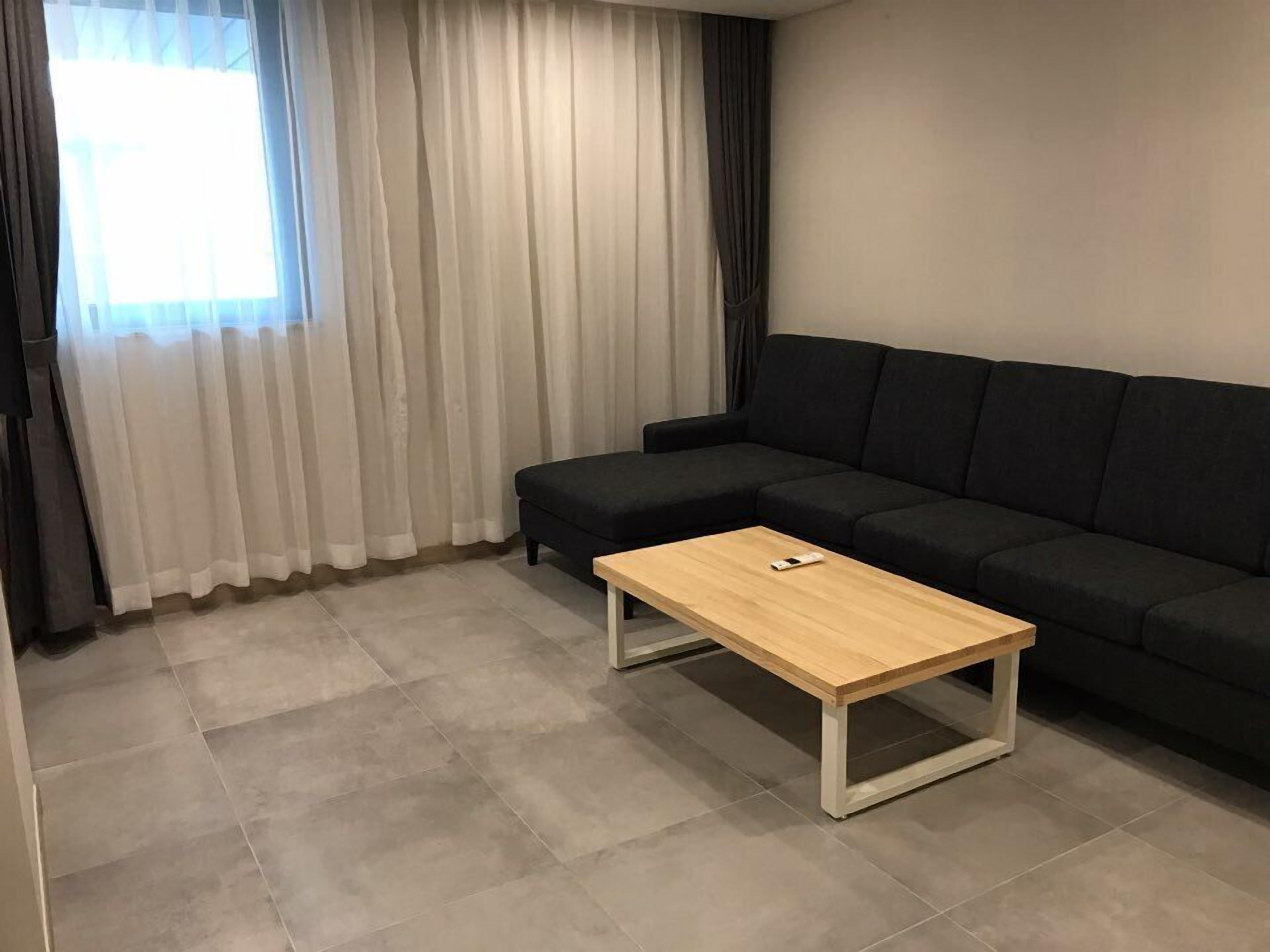 suite, 1 double bed | premium bedding, desk, blackout curtains, iron/ironing board