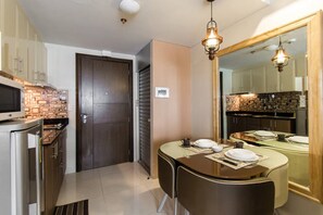 Standard-Studio | Essbereich im Zimmer