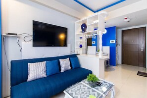 Standard Studio King | Living room