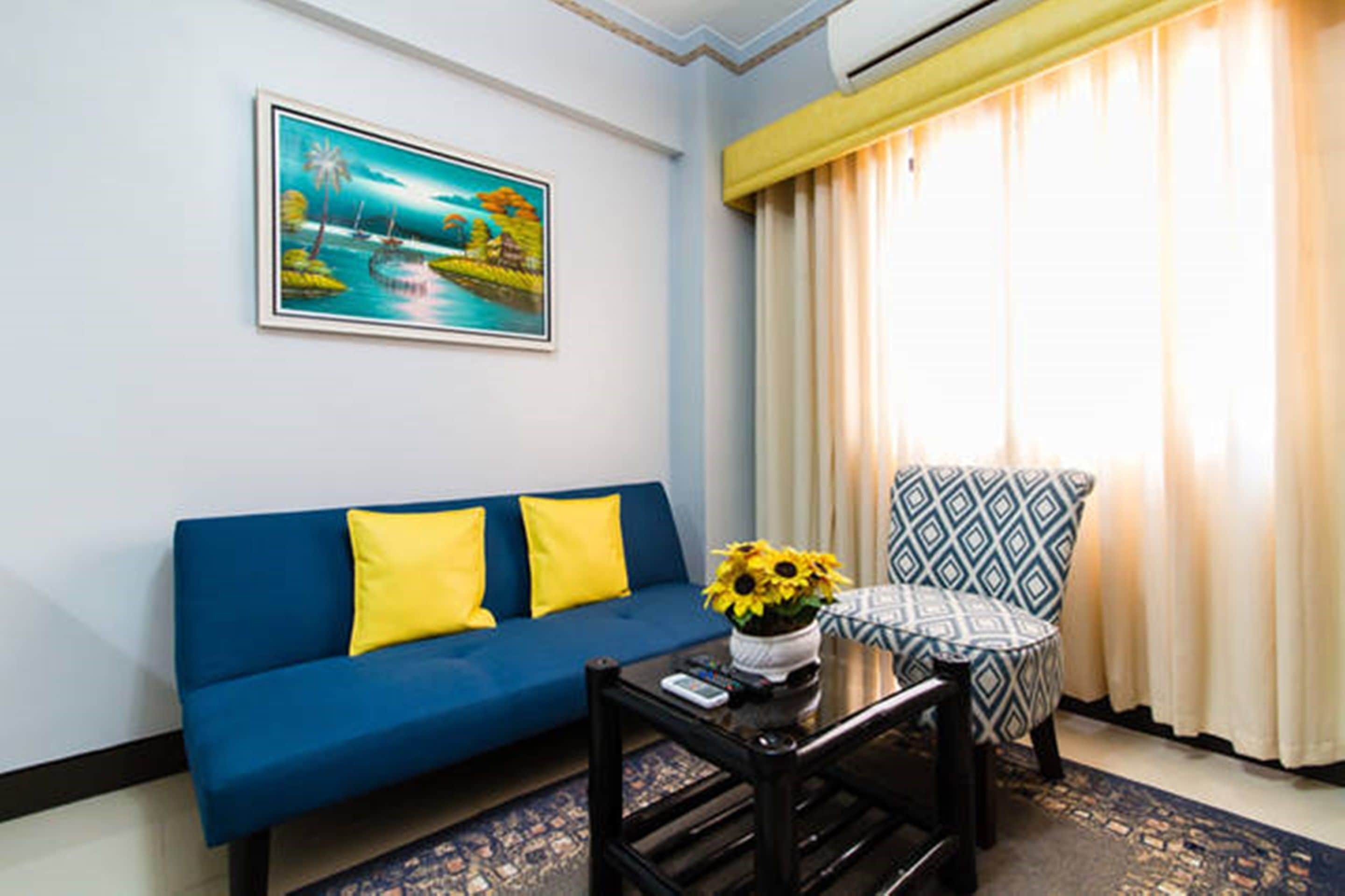 Quarto luxo, 2 quartos | Sala de estar | TV LED