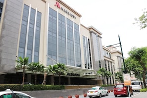 Exterior detail - Sarasota Residential Resort, Newport City (Pasay)
