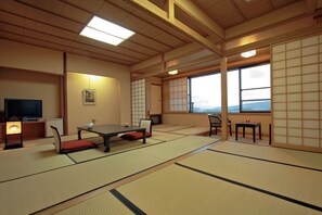 Japanese-Style Family Room | Free WiFi - Asama Onsen Izumiso (Matsumoto)
