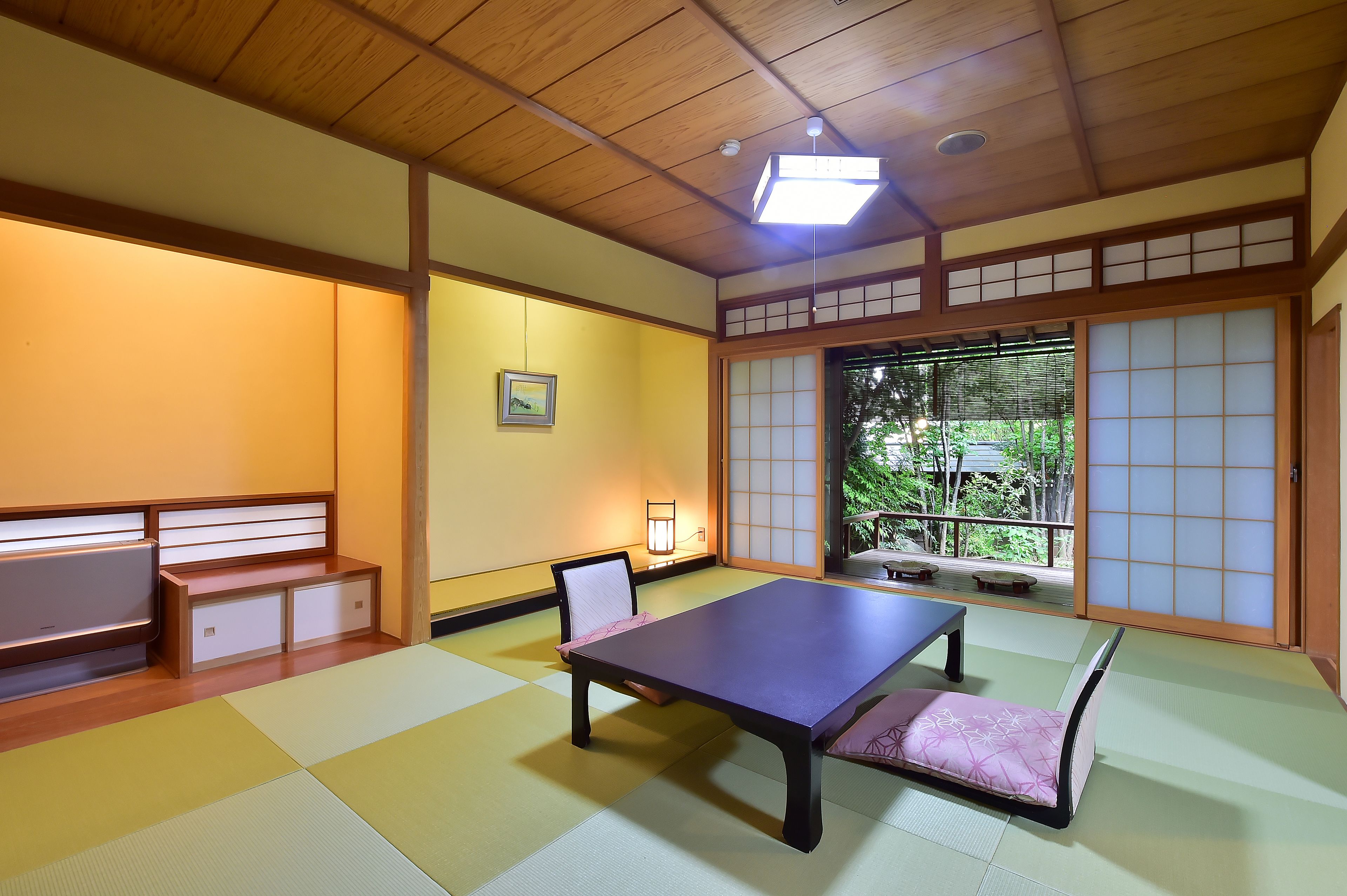 Japanese-Style Family Room with Open Air Bath | Free WiFi