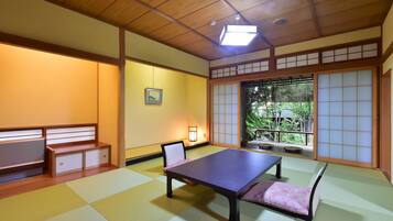 Japanese-Style Family Room with Open Air Bath | Free WiFi