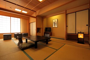 Japanese-Style Budget room | Living area | Flat-screen TV - Asama Onsen Izumiso (Matsumoto)