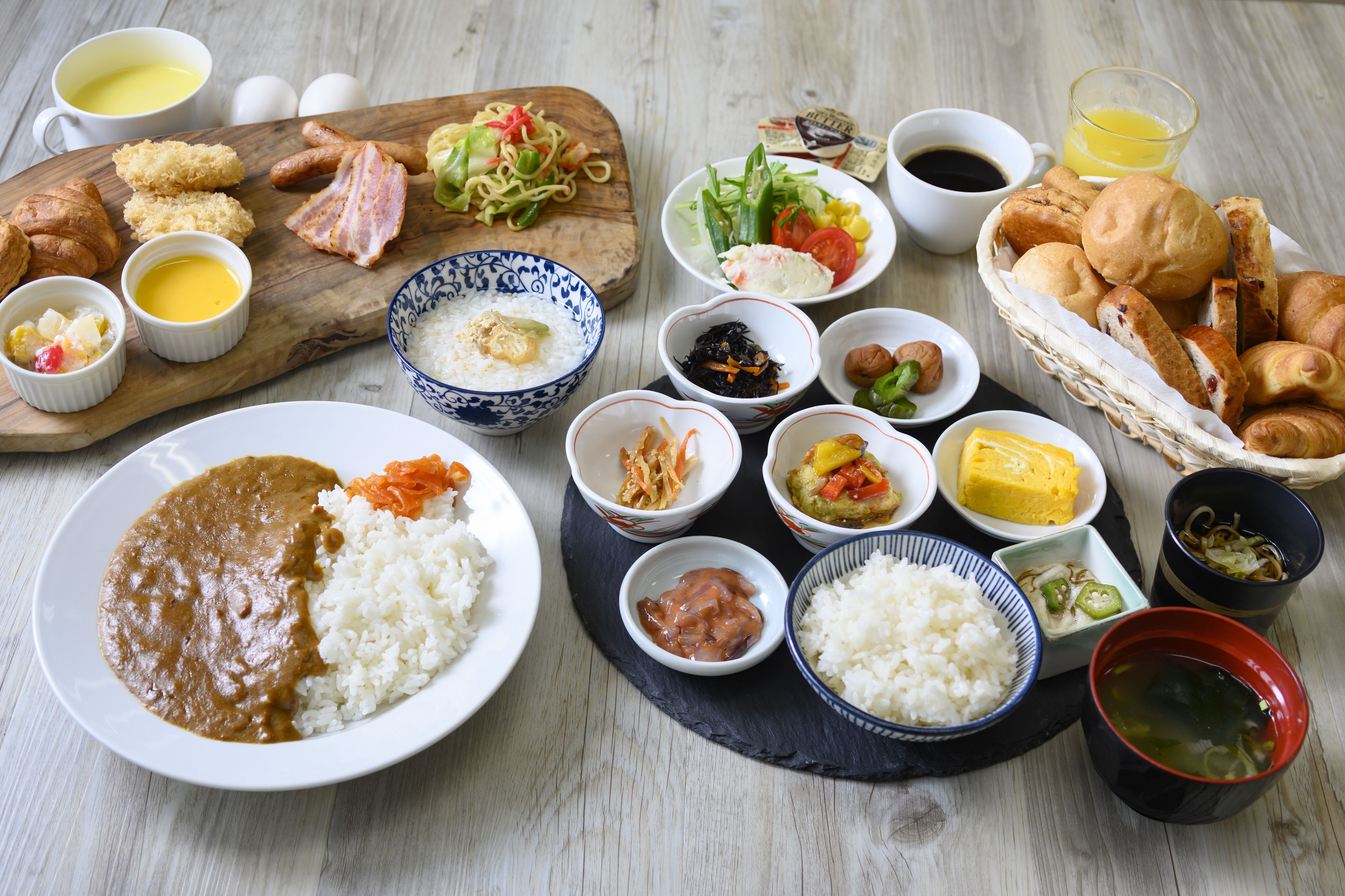 daily buffet breakfast (jpy 1350 per person)
