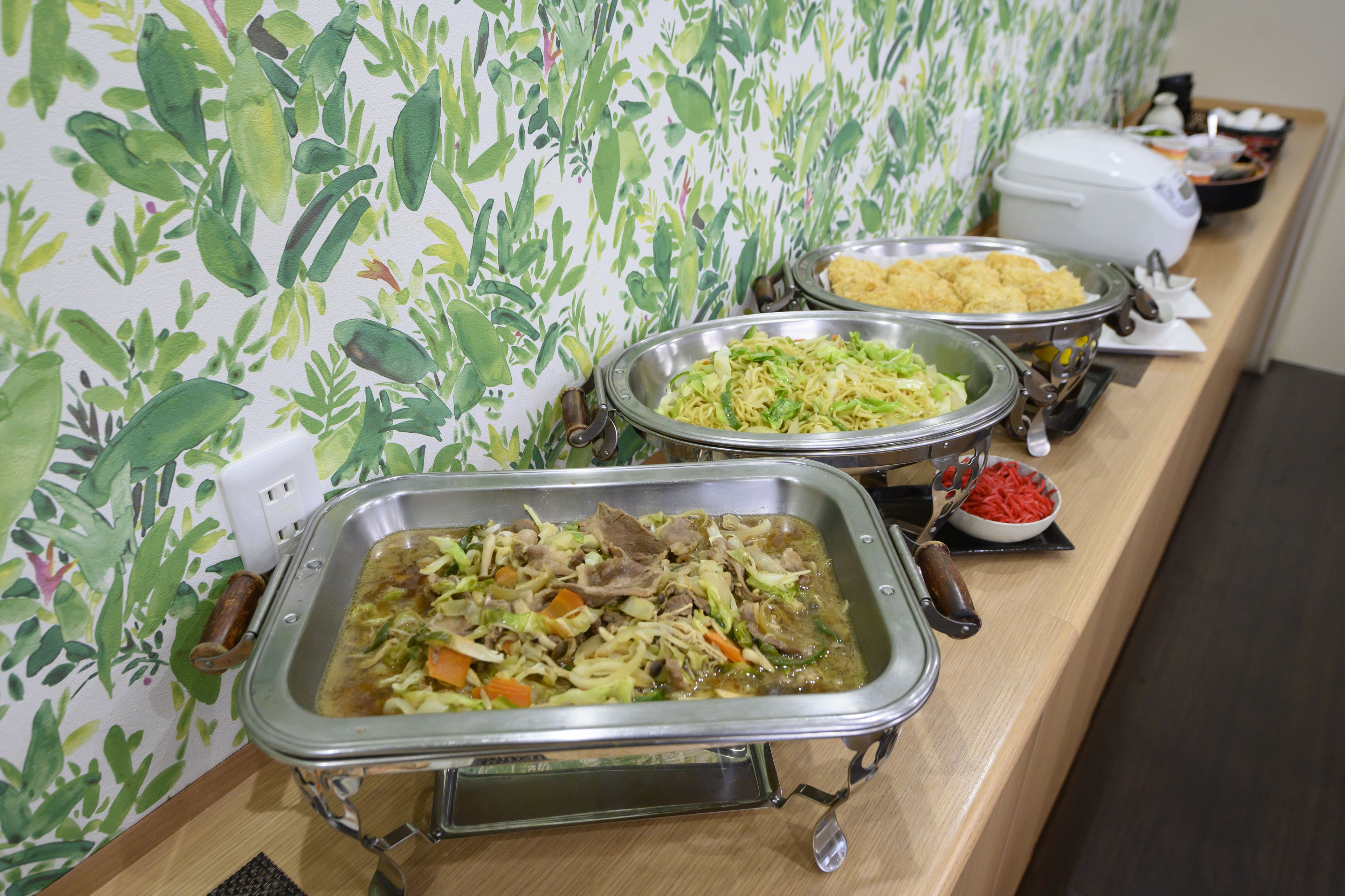 daily buffet breakfast (jpy 1350 per person)