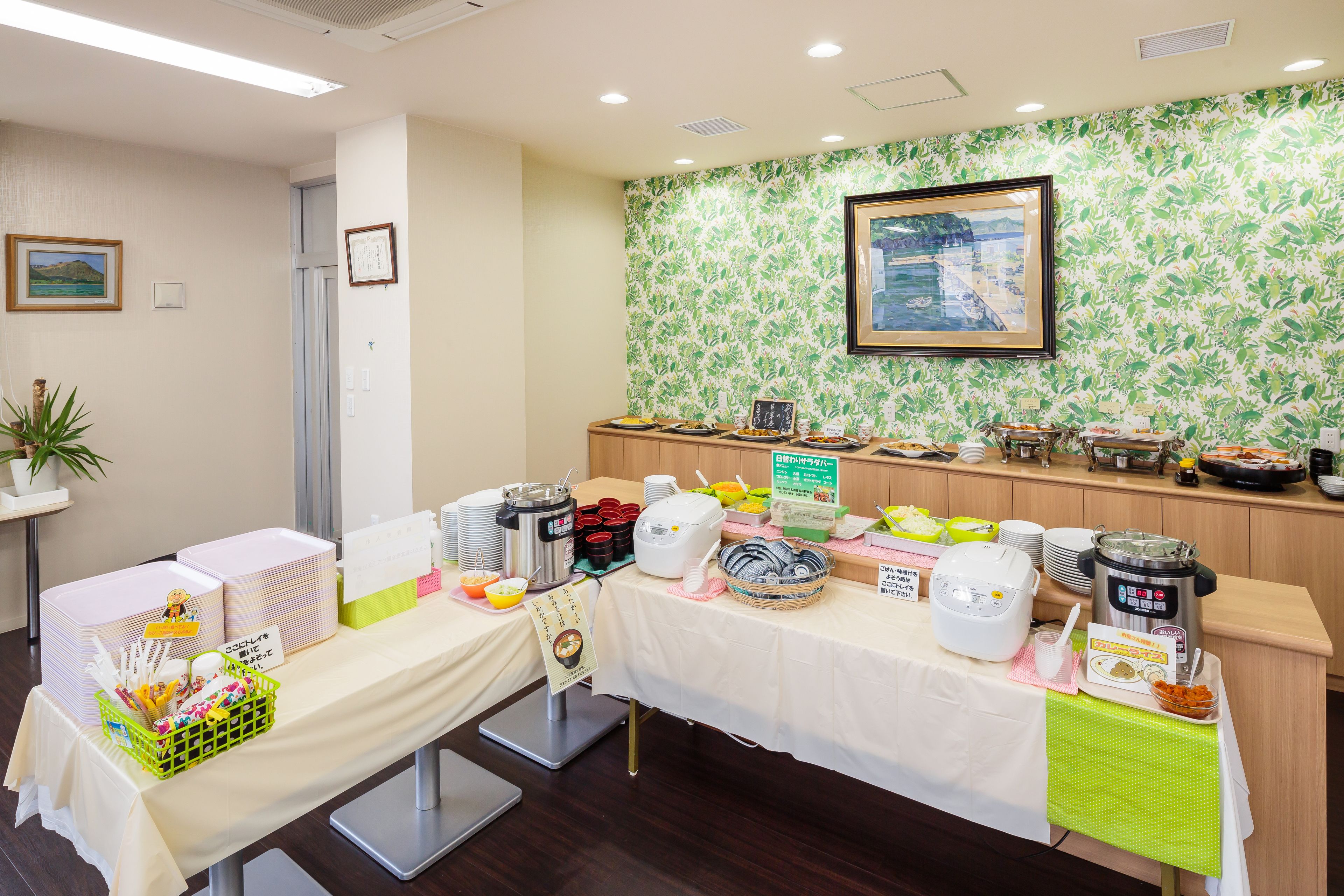 daily buffet breakfast (jpy 1350 per person)