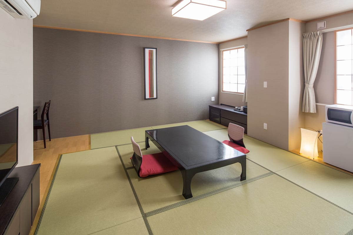 Kamar Tradisional, Bebas Asap Rokok (Japanese Style) | Brankas, meja kerja, Wi-Fi gratis, dan seprai linen