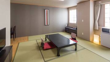 Japanese Style Room, Non Smoking | In-room safe, desk, free WiFi, bed sheets