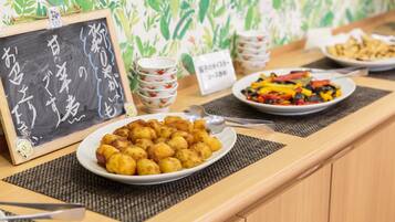 Esmorzar diari d'estil bufet (1500 JPY per persona)