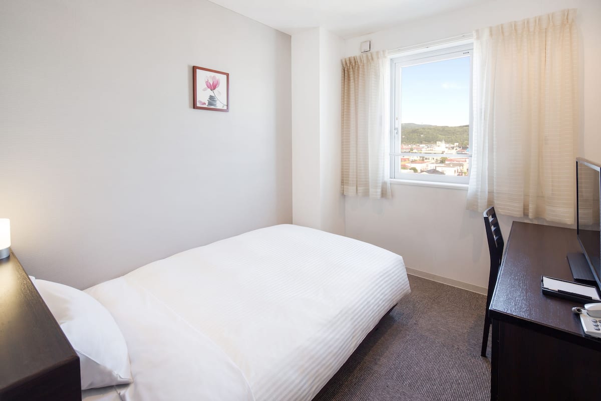 In-room safe, desk, free WiFi, bed sheets