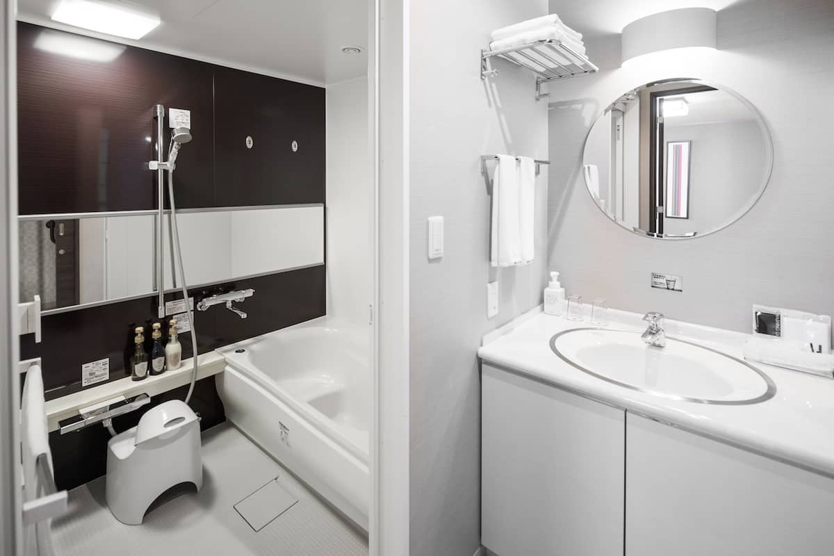 japanese style room, non smoking | bathroom | combined shower/bathtub, free toiletries, hair dryer, slippers