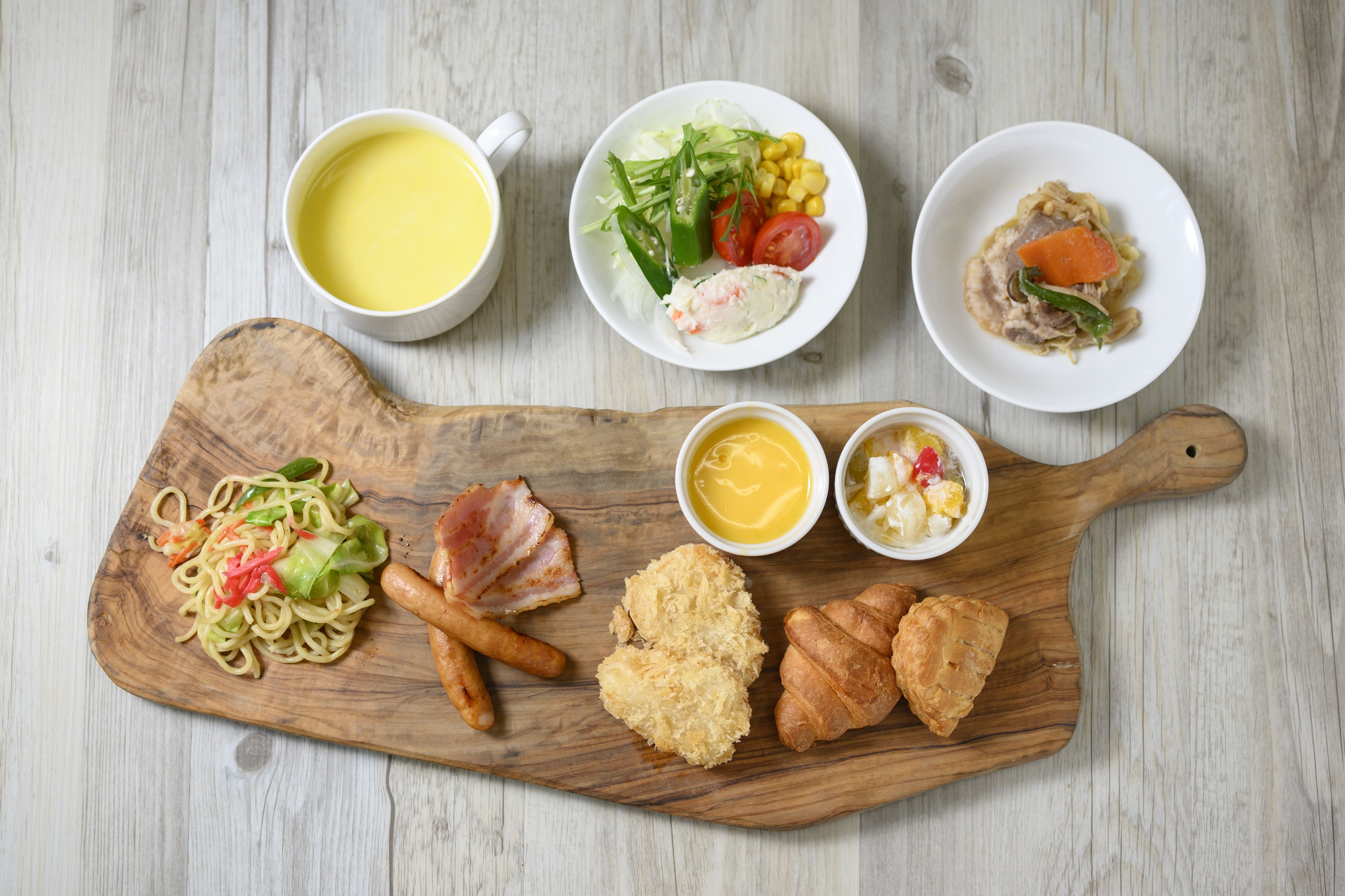 daily buffet breakfast (jpy 1350 per person)