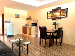 Habitación doble Deluxe | 1 habitación, minibar, caja de seguridad en la habitación y escritorio