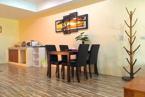 Repas dans la chambre