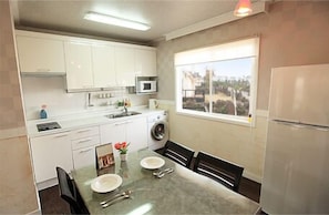 Casa (30 PY) | Cocina básica privada | Frigorífico y microondas