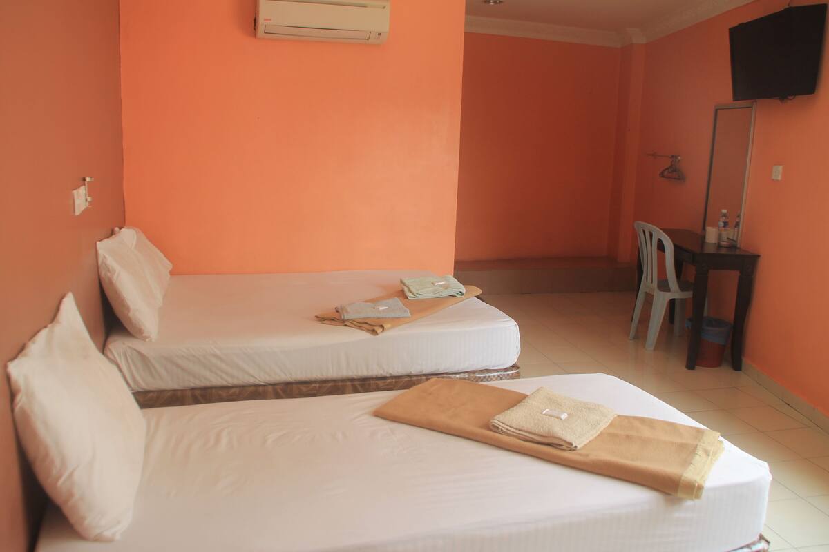 Deluxe Triple Room, Smoking