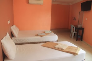 Deluxe Triple Room, Smoking
