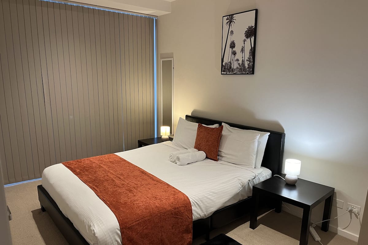 Departamento empresarial (V414) | 1 habitación, decoración personalizada y muebles diferentes