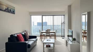 Studio (V707) | Living area | 42-inch flat-screen TV with cable channels, Smart TV, Netflix