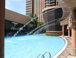 3 outdoor pools - Real Point Suites at Times Square (Kuala Lumpur)