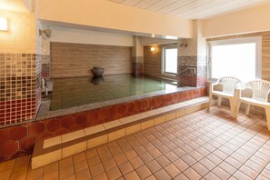 Amenidades de baño gratuitas, secadora de cabello, pantuflas, bidet 