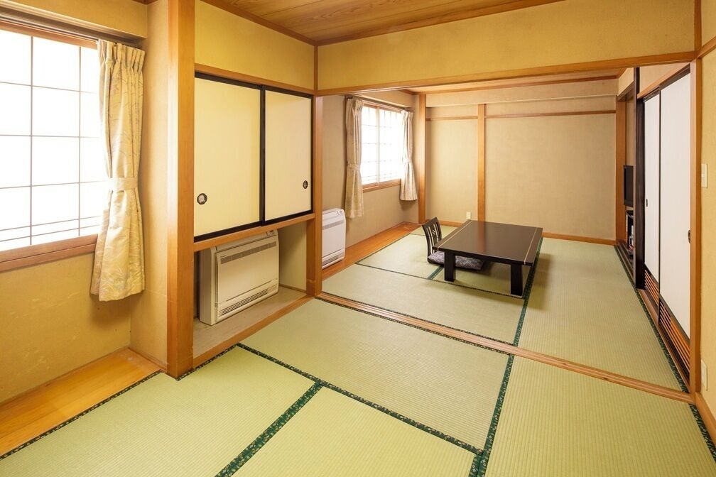 Basic Room, Non Smoking | Down comforters, in-room safe, free WiFi, bed sheets