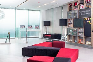 Interior - Red Planet Manila Bay (Manila)