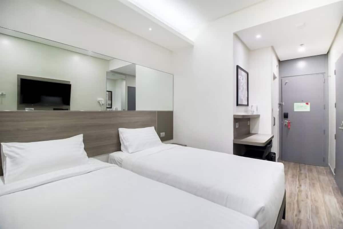 Premium bedding, in-room safe, desk, laptop workspace