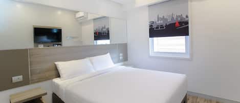 Premium bedding, in-room safe, desk, laptop workspace