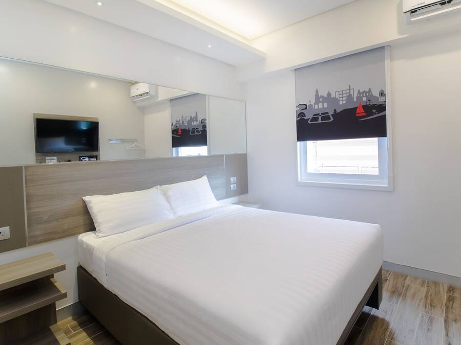 Roupas de cama premium, cofres nos quartos, escrivaninha