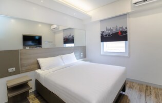 Premium bedding, in-room safe, desk, laptop workspace