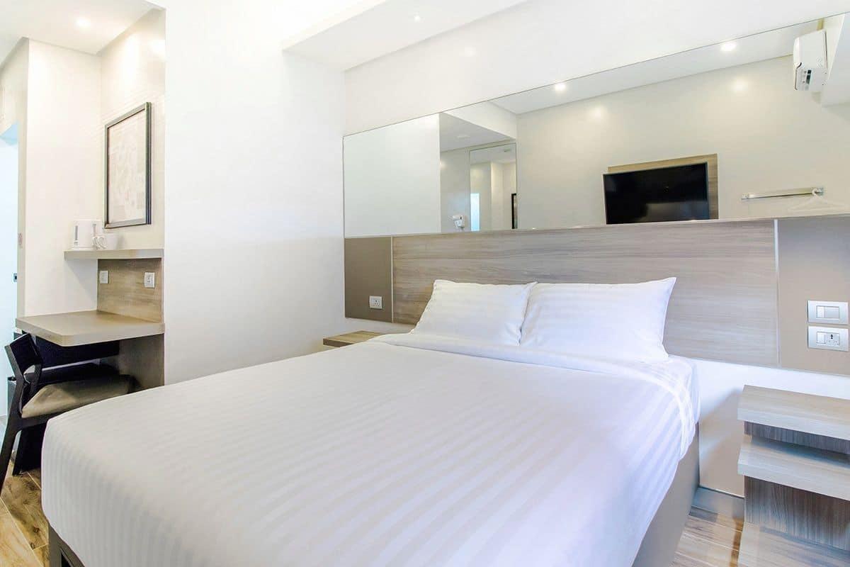Premium bedding, in-room safe, desk, laptop workspace