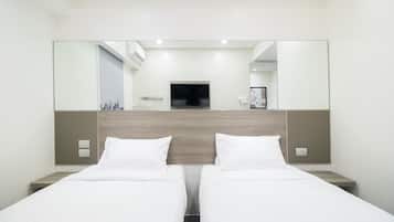 Premium bedding, in-room safe, desk, laptop workspace
