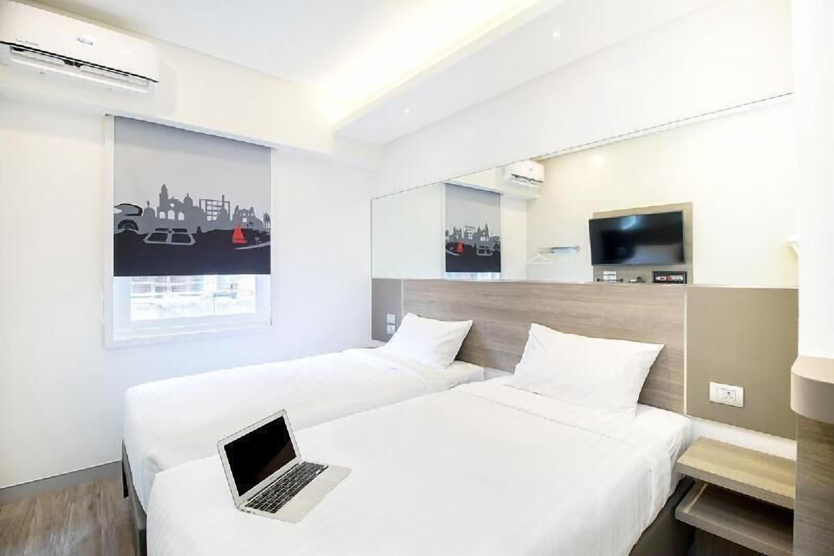 Premium bedding, in-room safe, desk, laptop workspace