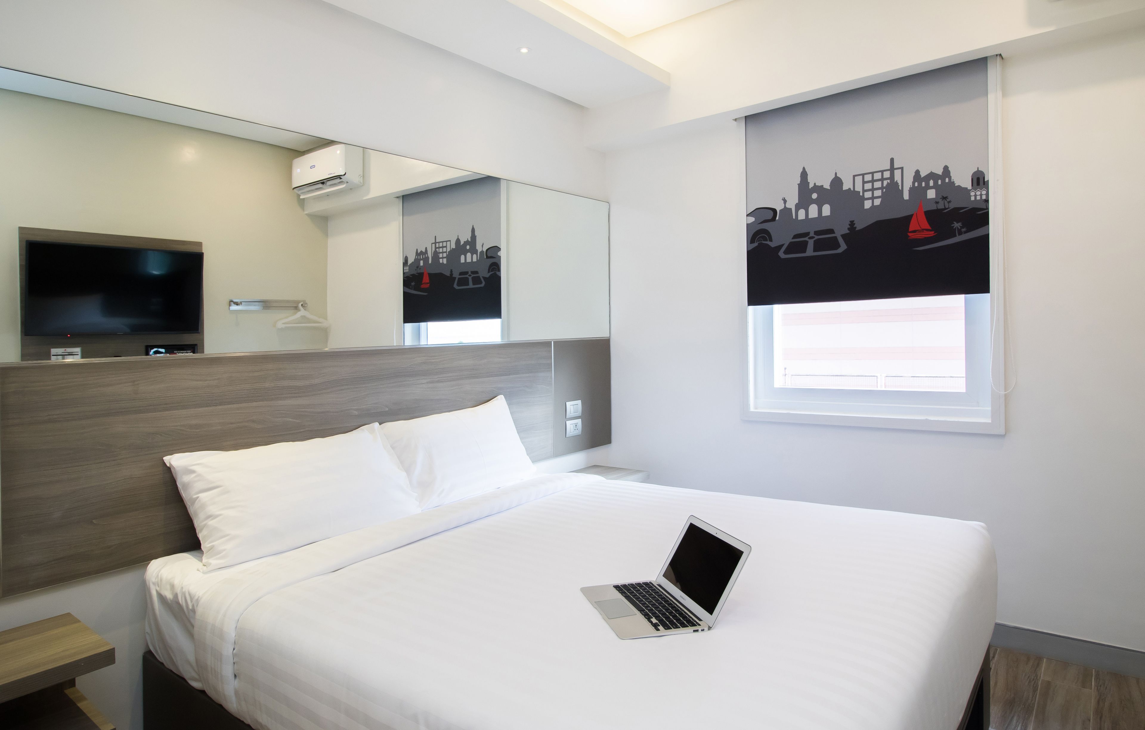 premium bedding, in-room safe, desk, laptop workspace
