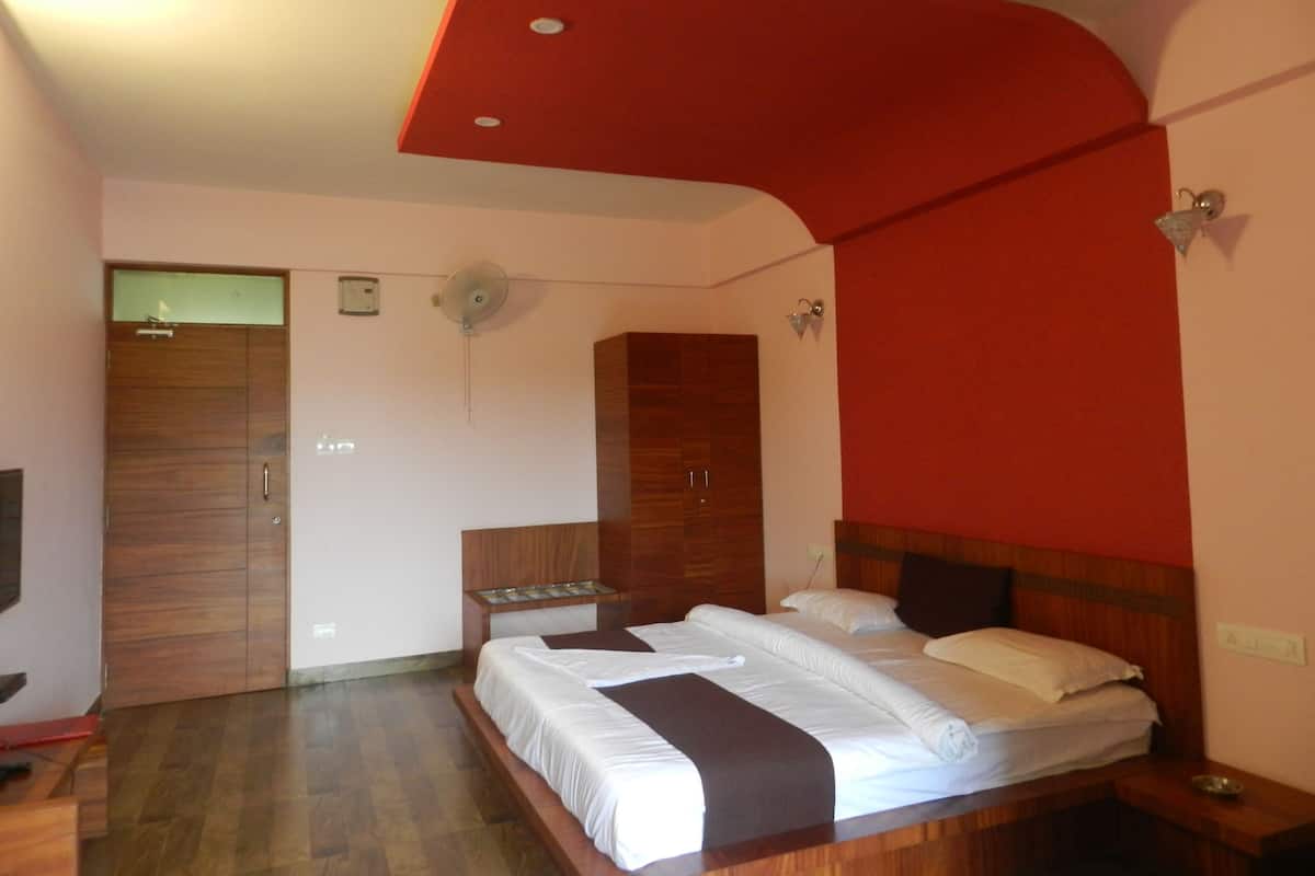 Superior Room, 1 Double Bed, Smoking, City View