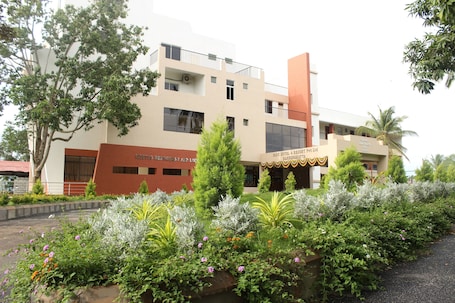 Jardín. Park Hotel and Resort