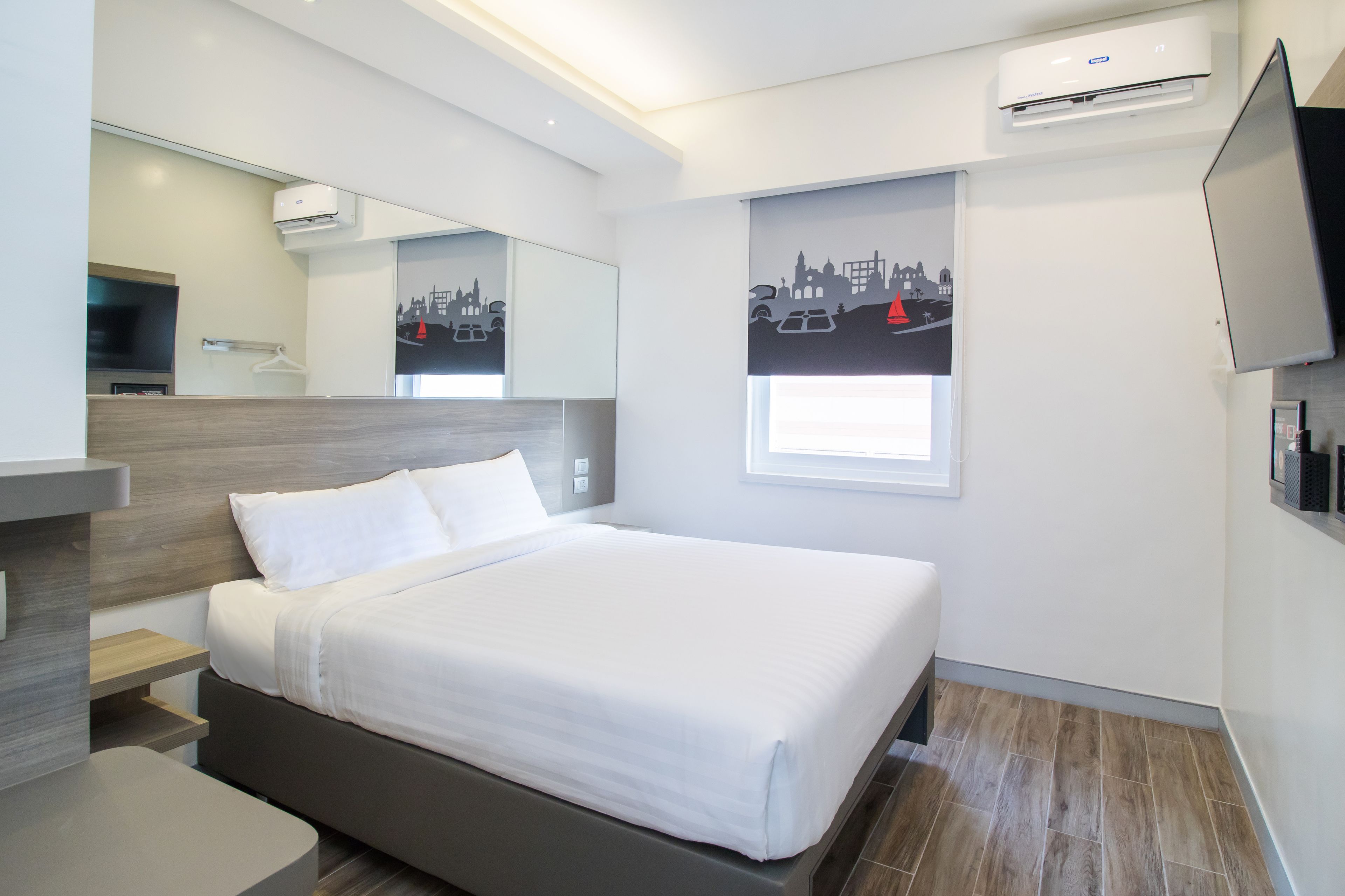 double room | premium bedding, in-room safe, desk, laptop workspace