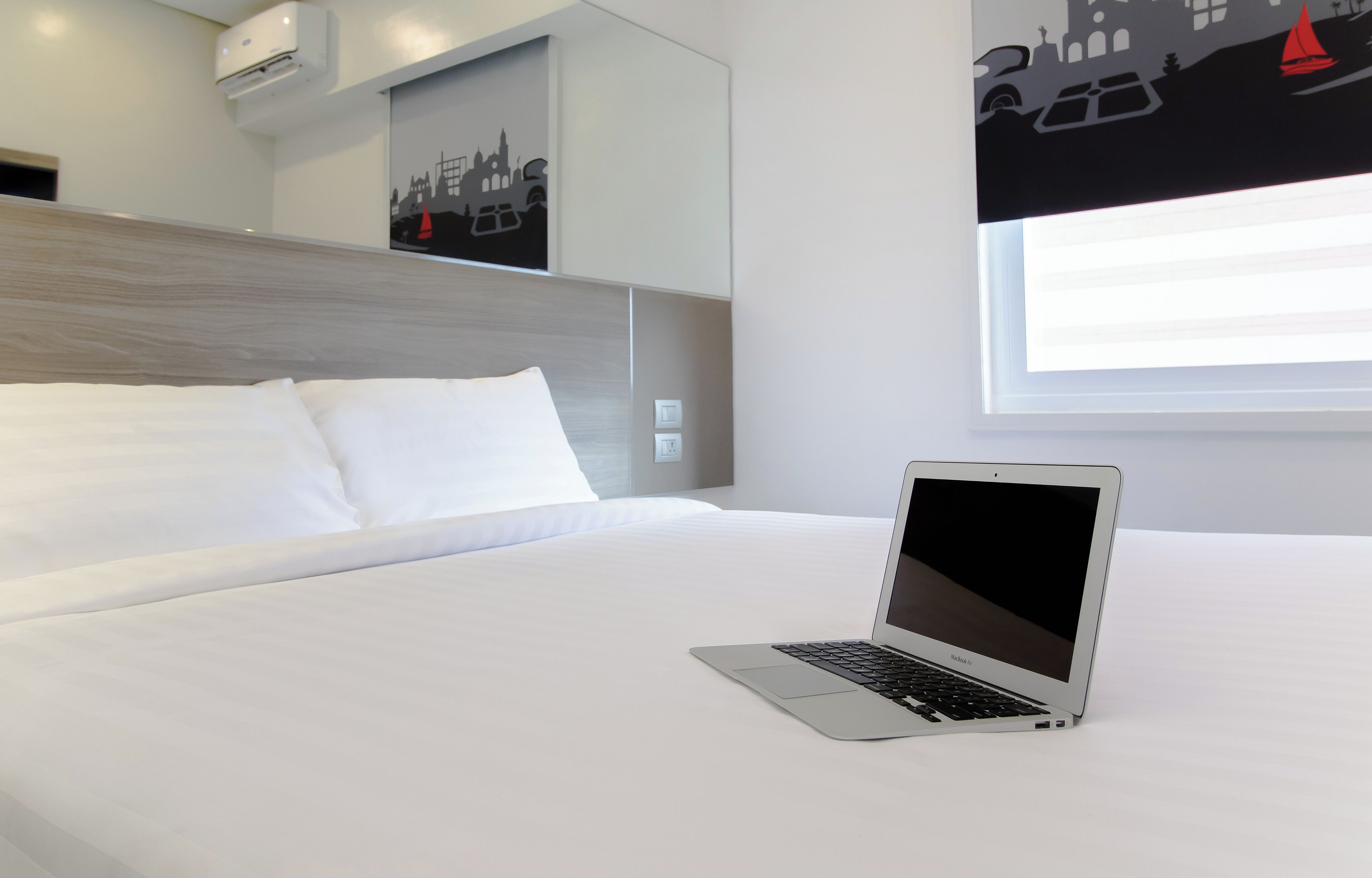 double room | premium bedding, in-room safe, desk, laptop workspace