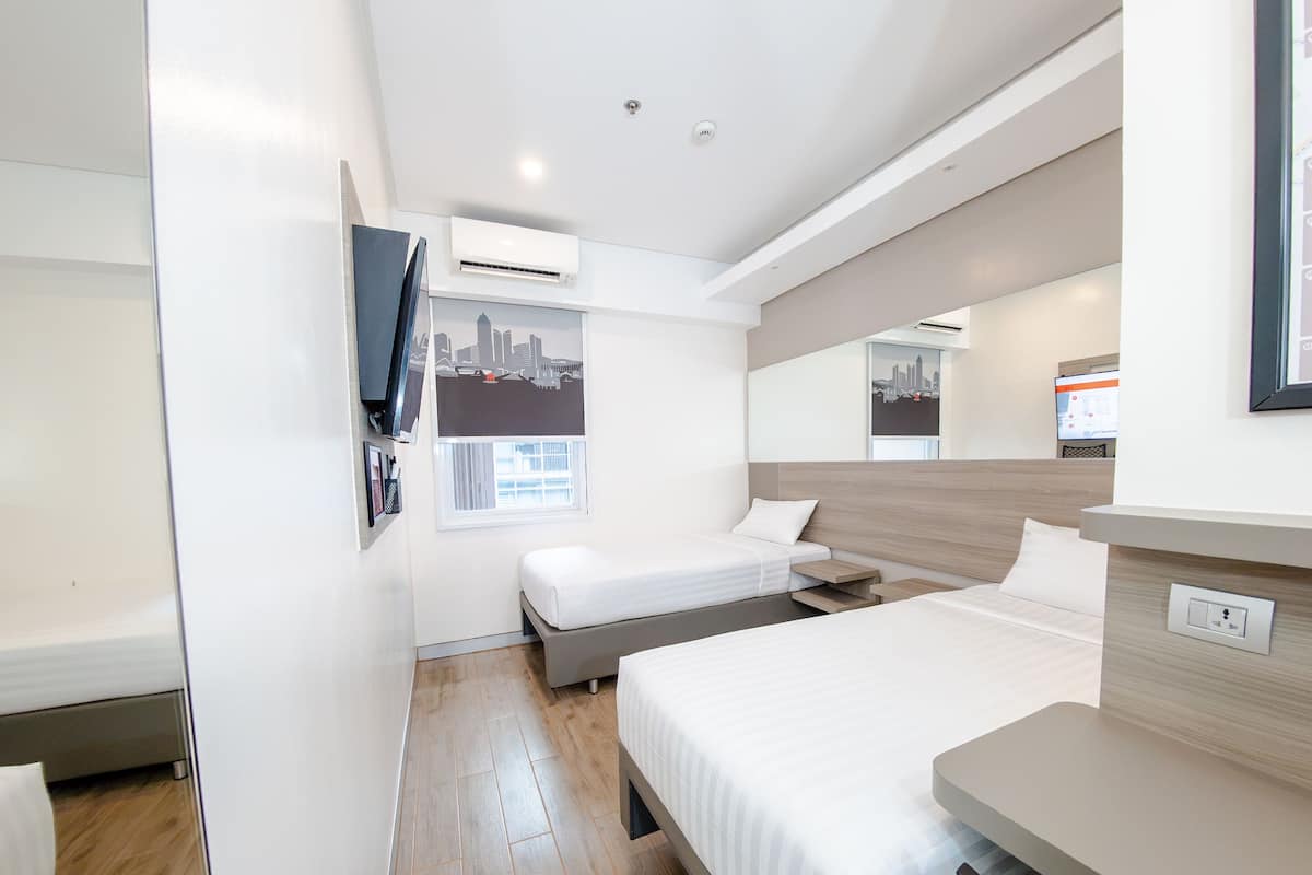 Premium bedding, in-room safe, desk, laptop workspace
