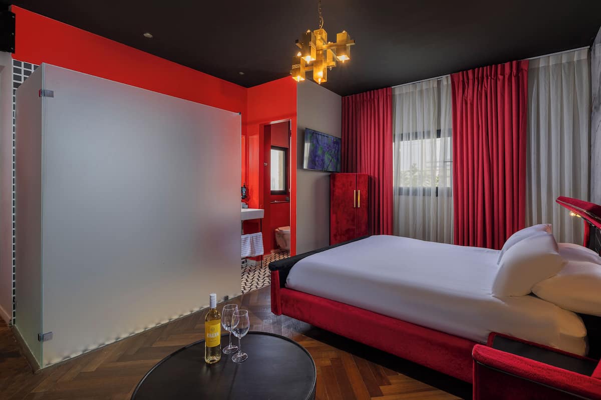 Suite with Balcony | Premium bedding, in-room safe, desk, blackout drapes