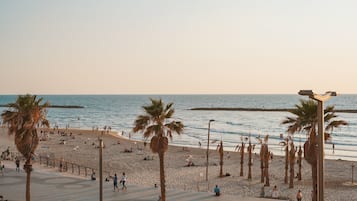 Playa en los alrededores y toallas de playa 