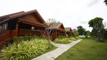 المنطقة المحيطة بالمنشأة