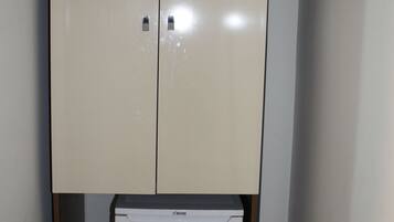 Habitación individual, vista a la ciudad | Frigobar