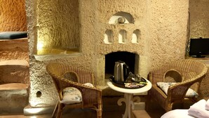 Habitación de luna de miel | Escritorio y cunas gratuitas