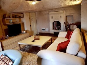 Maisonnette | Een bureau, gratis babybedden